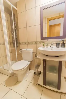 Un baño de Penthouse Pyrinees , Terrace , Parking & Storage