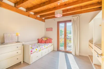 Cama o camas de una habitación en Acogedora casa rural con jardín próxima a Pamplona