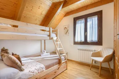 Cama o camas de una habitación en Apartamento A10 de Formigal, AMPLIO Y CON GARAJE