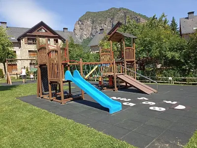 Zona de juegos infantil en Apartamento A10 de Formigal, AMPLIO Y CON GARAJE