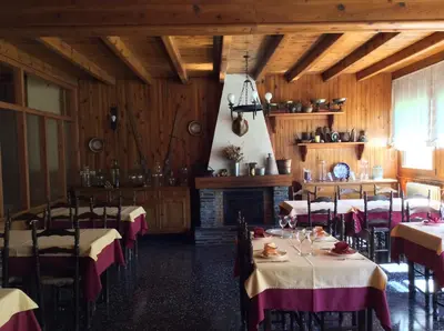 Un restaurante o sitio para comer en Hotel La Ribera