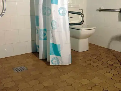 Un baño de L'ERA DE CAL ROGER
