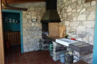 Una cocina o zona de cocina en L'ERA DE CAL ROGER