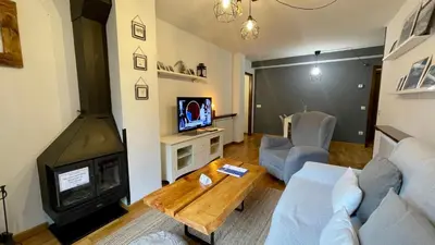 Una televisión o centro de entretenimiento en B32 - El Refugio de Benasque - Villmor