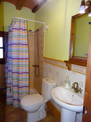 Un baño de Casa L'Apargatero