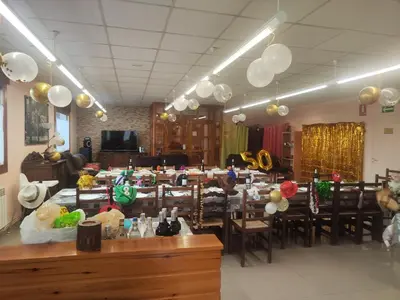 Un restaurante o sitio para comer en Goizeder Casa Completa 8 habitaciones & Txoko 100 m