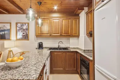 Una cocina o zona de cocina en Luderna - Apto Val de Ruda B135 Era Tringòla
