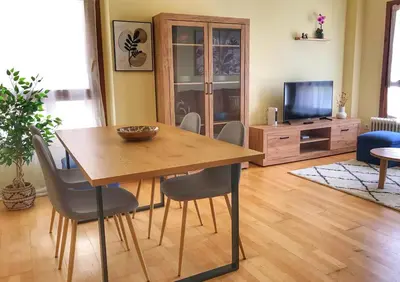 Una televisión o centro de entretenimiento en Ekhiola Txiki