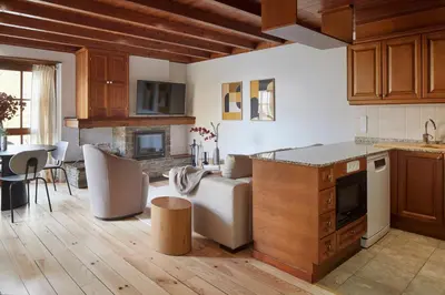 Una cocina o zona de cocina en Val de Ruda Luxe 10 by FeelFree Rentals