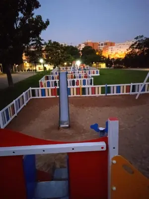 Zona de juegos infantil en Bungalows Zaragoza Camping