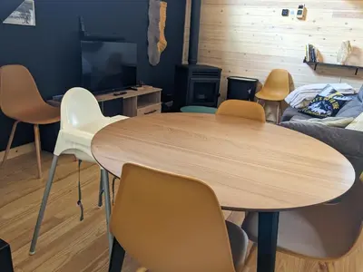 Zona de estar de Nornore: una casa especial en la montaña