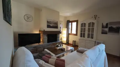 Una televisión o centro de entretenimiento en Villa R´Arco - tucasaenlospirineos