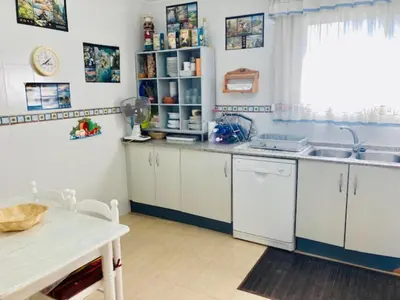Una cocina o zona de cocina en Casa Familiar con Piscina en Zona Tranquila de Miami Playa - ES-9-153