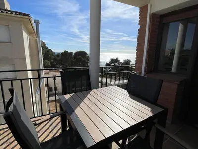 Un balcón o terraza de Apartamento frente al mar con terraza y vistas fabulosas, Miami Playa - ES-9-157