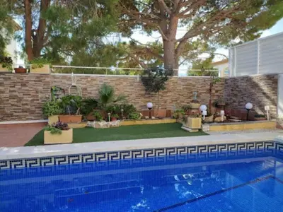 Piscina en o cerca de Casa céntrica en Miami Playa con piscina privada y barbacoa - ES-9-156
