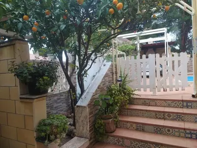 Jardín al aire libre en Casa céntrica en Miami Playa con piscina privada y barbacoa - ES-9-156
