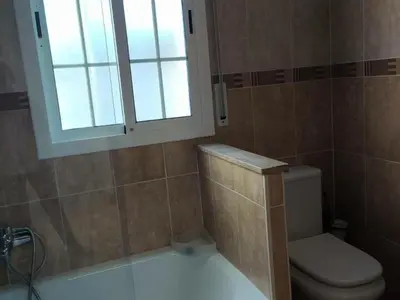 Un baño de Casa céntrica en Miami Playa con piscina privada y barbacoa - ES-9-156
