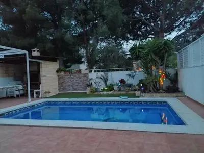 Piscina en o cerca de Casa céntrica en Miami Playa con piscina privada y barbacoa - ES-9-156