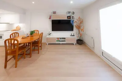 Una televisión o centro de entretenimiento en El Ventanal de Collarada