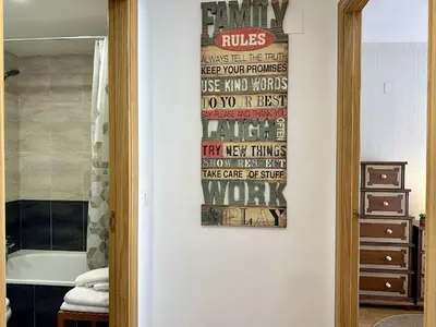 Un baño de Ventanal de Saras Petfriendly Garaje Trastero y Chimenea - Arafita Apartamentos