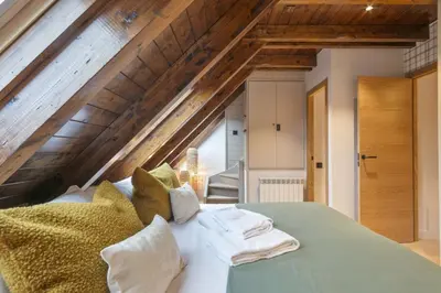 Cama o camas de una habitación en Luderna - Tríplex Val de Ruda C305