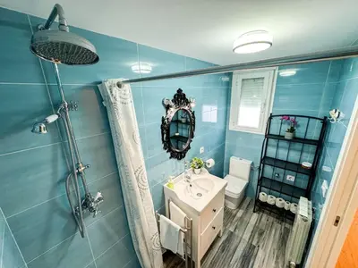 Un baño de El Puente del Pilar - Turistea Suites