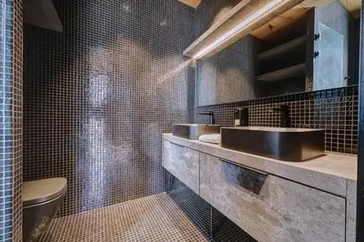 Un baño de Apartamento Plural by Clabao