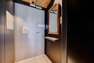 Un baño de Apartamento Plural by Clabao