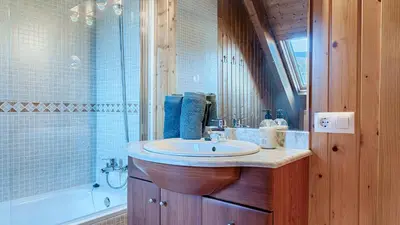Un baño de Saplan Real Estate DUPLEX LONGUERA