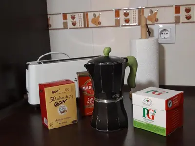 Utensilios para hacer té y café en Casa Galetxo, junto a Bardenas Reales y Sendaviva