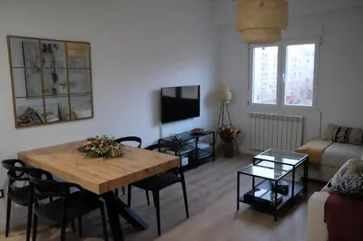 Una televisión o centro de entretenimiento en Capricho Lostal
