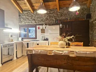 Una cocina o zona de cocina en Paller rústic de muntanya amb estil i acollidor by RURAL D'ÀNEU