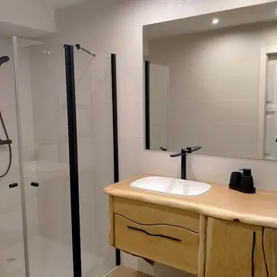 Un baño de La carpintería