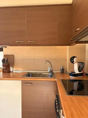 Una cocina o zona de cocina en Planta baja y jardín-Paz, naturaleza y comodidad - Aüt 1