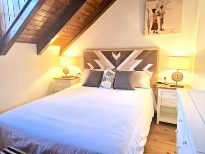 Cama o camas de una habitación en Dúplex familiar i amb vistes al centre d’Esterri by RURAL D'ÀNEU
