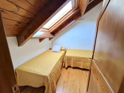 Cama o camas de una habitación en Dúplex familiar i amb vistes al centre d’Esterri by RURAL D'ÀNEU