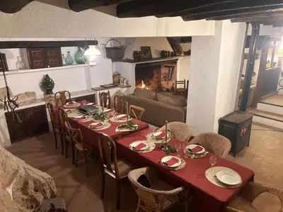 Zona de estar de Mas Nou Casa rural con piscina y vistas espectaculares