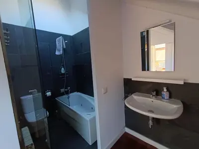 Un baño de Inmocyma Los Escuadros-Benasque