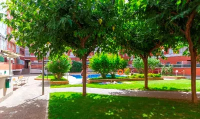 Jardín al aire libre en Casa Elisa con piscina y parking