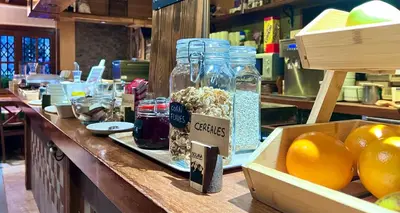 Comida en o cerca de este hotel