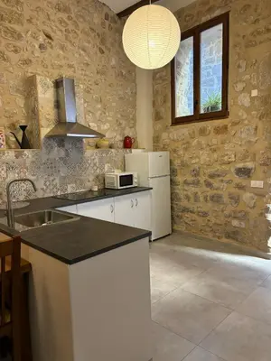 Una cocina o zona de cocina en La Fusteria d' Arnes