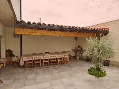 Un restaurante o sitio para comer en Alojamiento Turístico LAbellaVILLA