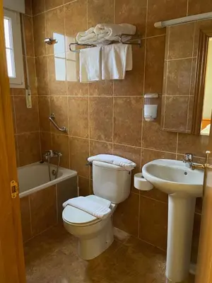 Un baño de Hostal El Corzo