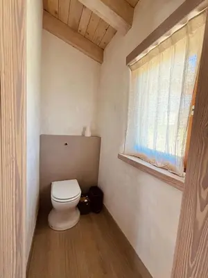 Un baño de Cabañas Agotzenea