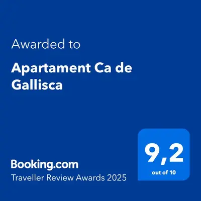 Certificado, premio, señal o documento que está expuesto en Apartament Ca de Gallisca