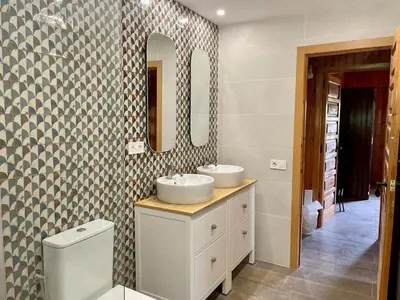 Un baño de Villa Independente con Piscina Privada - perfecto familia y grupos