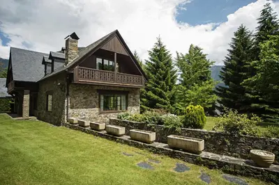 Jardín al aire libre en Chalet Casa Pepe Vielha