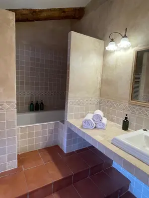 Un baño de Casa Rural Cal Vellet del Priorat