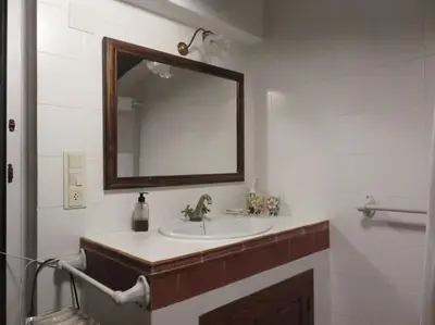 Un baño de Mas Nou Casa y piscina en plena naturaleza