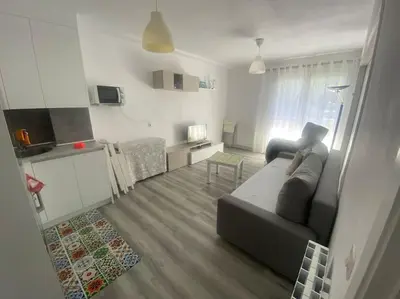 Una televisión o centro de entretenimiento en Apart acogedor en Biescas para familias,vistas a la montaña